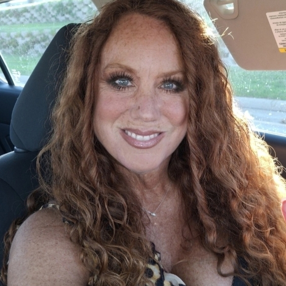 Meet your Posher, Lisa - Picture 1 of 1